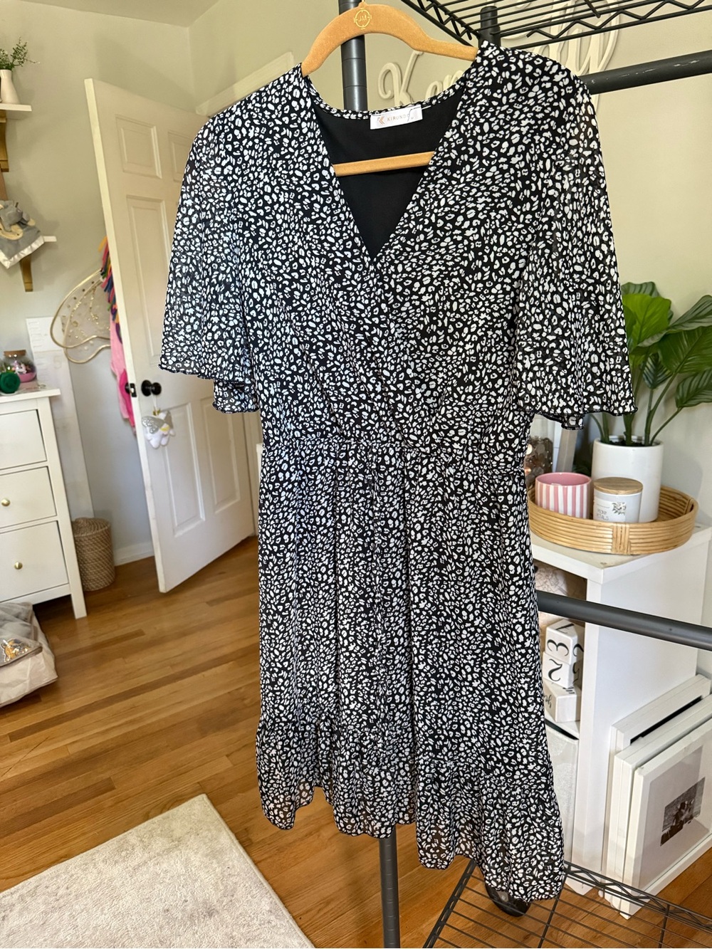 Black & White Printed V-Neck Faux Wrap Dress • M